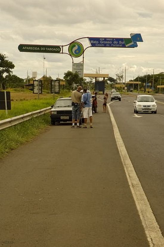 ENTRADA DA CIDADE-FOTO:AFROEHLICH - APARECIDA DO TABOADO - MS