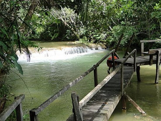 CACHOEIRA E PASSARELA NA FAZENDA CEITA COR EM BONITO-MS-FOTO:PAULO YUJI TAKARADA - BONITO - MS