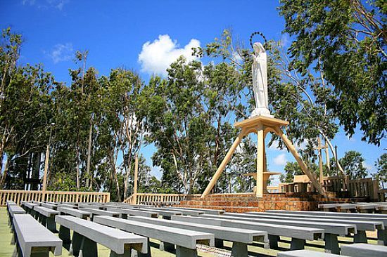 ALTAR DO SANTURIO DE N.SRA.DO PIAU-FOTO:JULIO CESAR C. COSTA - ILHA GRANDE - PI