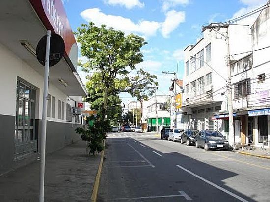 AV. GULHOT RODRIGUES
FOTO POR OLHAR PANORAMICO (PANORAMIO) - RESENDE - RJ