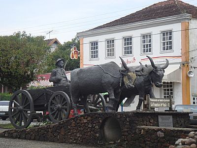 MONUMENTO AO GACHO CARRETEIRO-FOTO:QUINTA DA LUZ  - SO FRANCISCO DE PAULA - RS