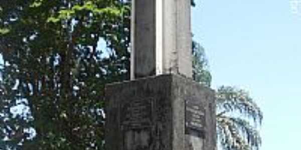 Guau-ES-Monumento em homenagem aos Colonizadores-Foto:Sergio Falcetti