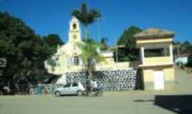 Vila Verde - Centro, com a igreja catlica local, Por Vera Helena de Oliveira