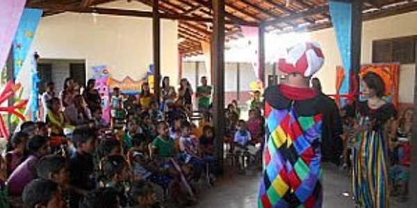 Gurupora-AP-Festa na Escola Municipal-Foto:circovitoria.blogspot.com.br