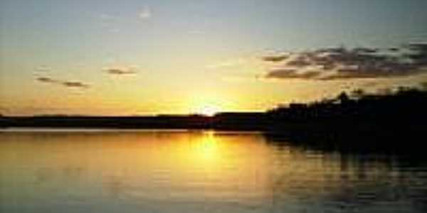 Pr do Sol no Lago do Cisne-Foto: claudia