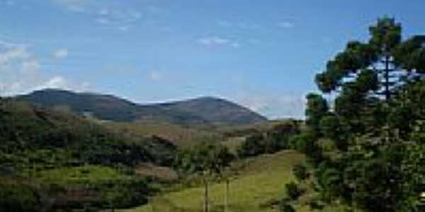 Fazenda Boa Esperana e Serra da Cachoeira Alegre em So Domingos da Bocaina-MG-Foto:Marcio Lucinda