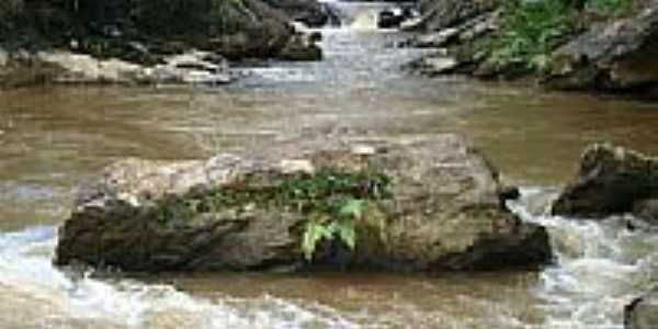 Cachoeira Crrego da Barra em So Jos dos Lopes-3-Foto:Marcio Lucinda