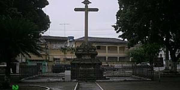 Goiana-PE-Cruzeiro em frente  Igreja do Carmo-Foto:Marcus Junior