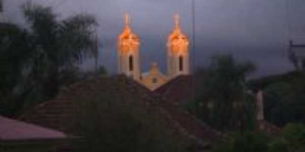 Raios solares nas torres da Igreja Matriz, Por gilmar carelli