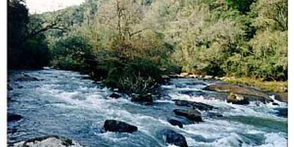 As quedas do Salto do Rio das Flores