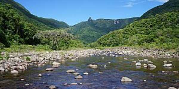 Praia Grande-SC-Trilha do Rio do Boi na garganta do Canyon Itaimbezinho-Foto:costaodafortaleza.com 