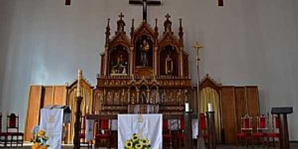 Igreja Matriz de Santo Antnio - Altar esculpido em madeira 