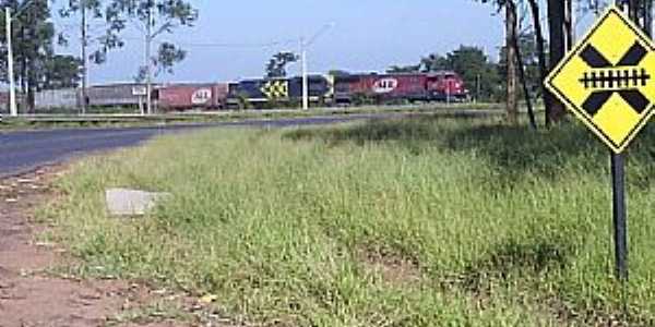 Bueno de Andrada-SP-Cruzamento da Ferrovia-Foto:MARCO AURLIO ESPARZA