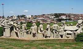 Ibitinga - Ibitinga-SP-Monumento em homenagem aos Artesos-Foto:www.sbz.org.br