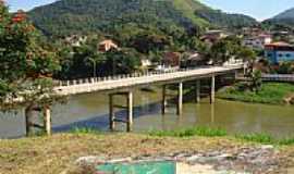 Iporanga - Ponte sobre o Rio Ribeira na chegada a Iporanga.