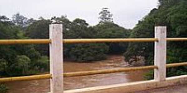 Ponte sobre o Rio Itapetininga-Foto:LuziACruzFrata