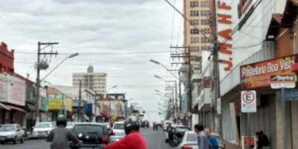 Av.Tamoios centro.  Por Reinaldo